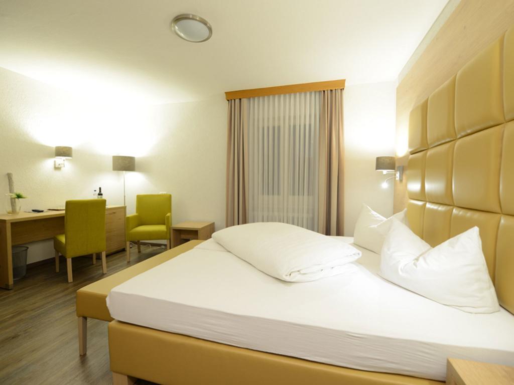 Land-Gut Hotel Zum Loewen Garni Marktheidenfeld Room photo
