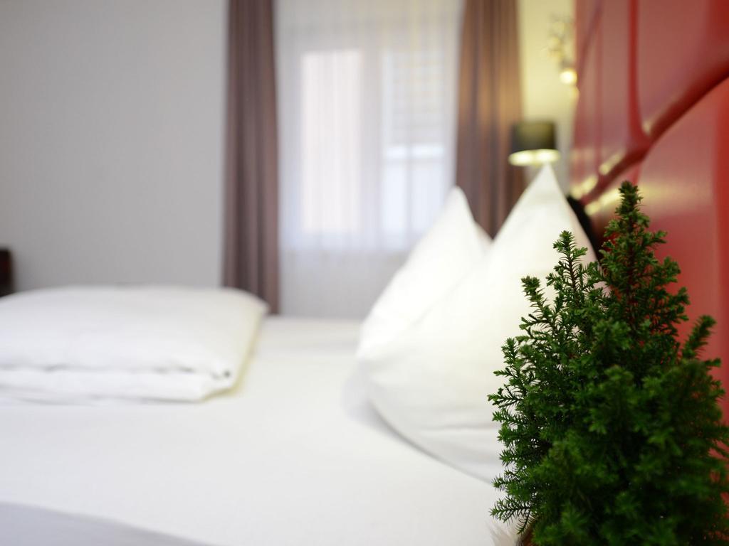 Land-Gut Hotel Zum Loewen Garni Marktheidenfeld Room photo